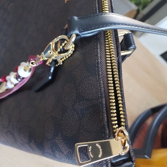 COACH Gallery Tote Bag In Signature Canvas - Picture 10 of 11